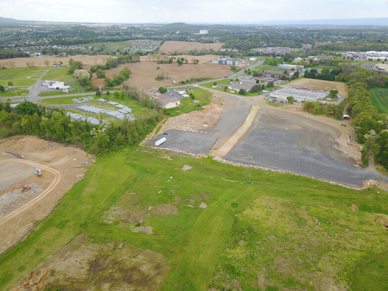 100 Land Outlook Ln, Shippensburg, PA à louer - Photo du bâtiment - Image 3 de 7