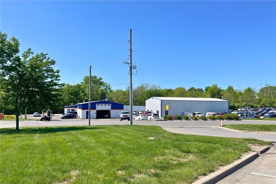 1502 SW Market St, Lees Summit, MO à vendre - Photo du bâtiment - Image 2 de 3