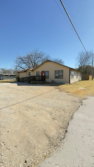 216 S FM 1660, Hutto, TX à louer - Photo du bâtiment - Image 1 de 21