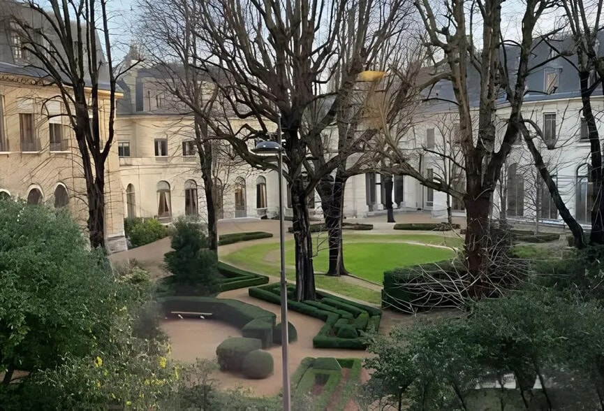 2-4 Rue Lord Byron, Paris à vendre - Photo du bâtiment - Image 3 de 6