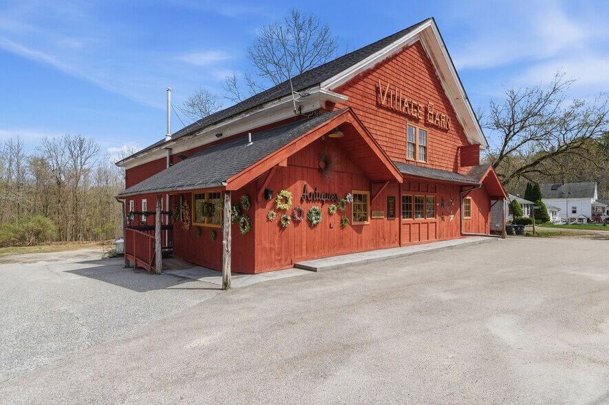953 Victory Hwy, Burrillville, RI à vendre - Photo du bâtiment - Image 2 de 55