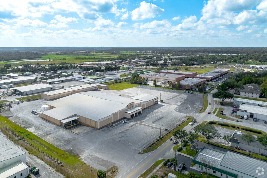 2443 Commerce Point Dr, Lakeland, FL for lease - Building Photo - Image 2 of 11