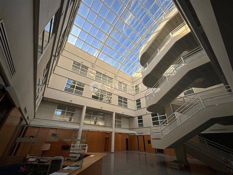 Office in Champigny-sur-Marne for lease - Lobby - Image 3 of 10