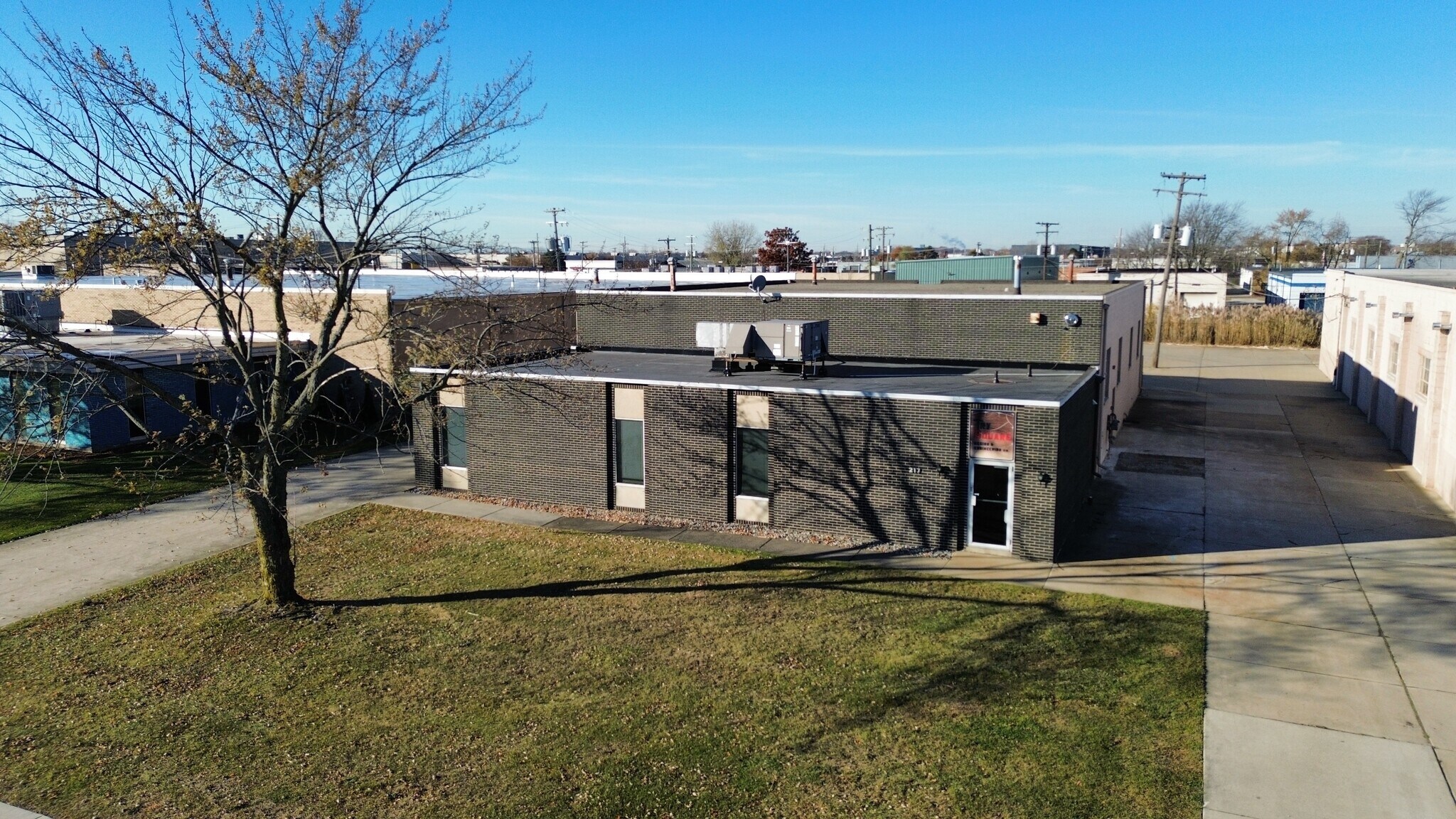 217 Indusco Ct, Troy, MI à louer Photo principale- Image 1 de 4