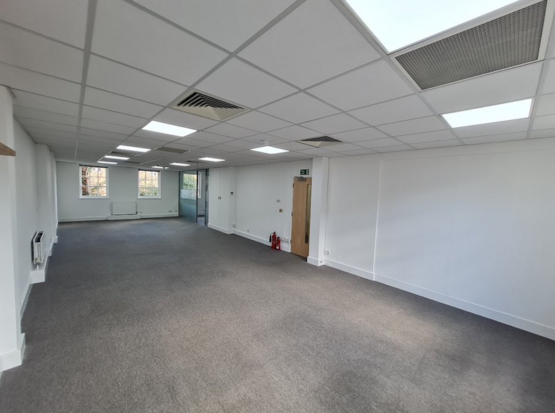 5-6 Church St, Twickenham for lease - Interior Photo - Image 2 of 11