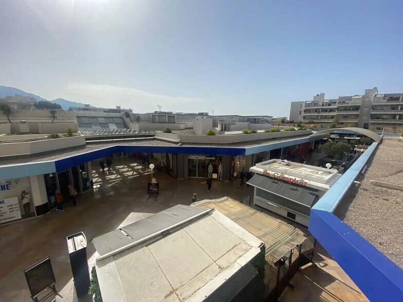 122 Avenue De Hambourg, Marseille à louer - Photo du bâtiment - Image 2 de 9