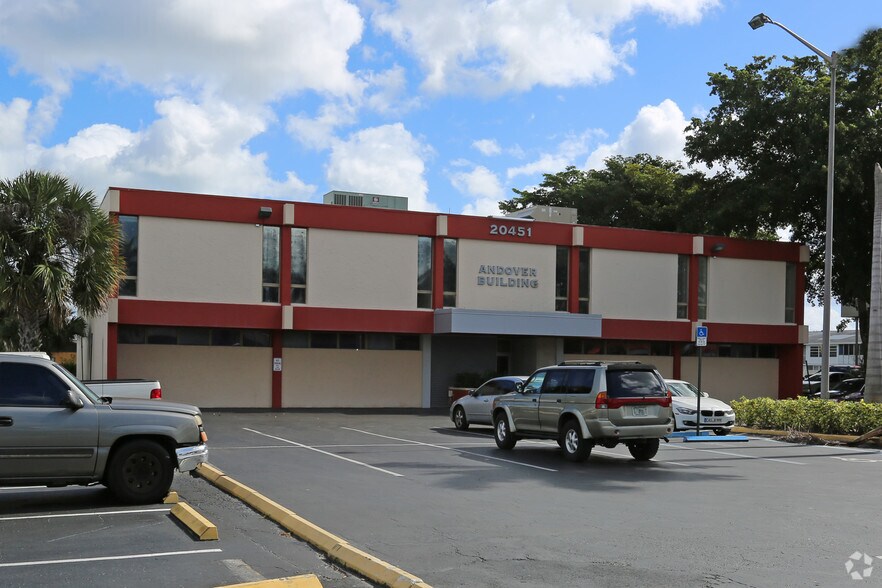 20451 NW 2nd Ave, Miami, FL à louer - Photo du bâtiment - Image 2 de 3