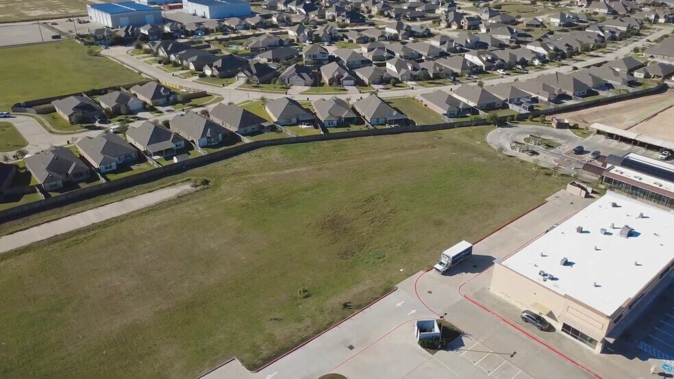 23059 Clay Rd, Katy, TX à vendre - Vidéo sur l’inscription commerciale - Image 2 de 3