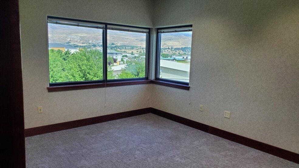 123 Easy St, Wenatchee, WA à louer - Photo intérieure - Image 2 de 9