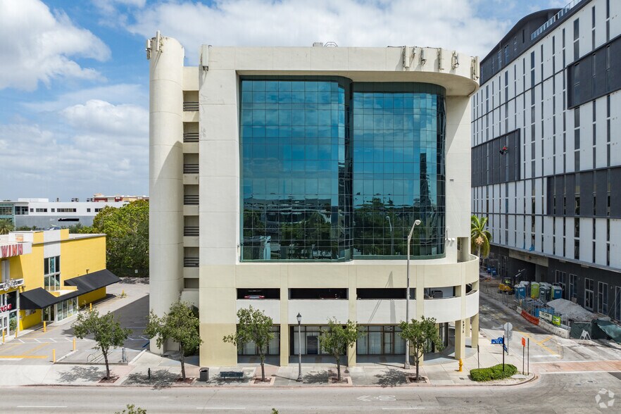 5975 Sunset Dr, Miami, FL à louer - Photo du bâtiment - Image 2 de 26