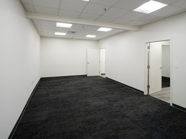 3645 Oakcliff Rd, Doraville, GA à louer - Photo du bâtiment - Image 3 de 6