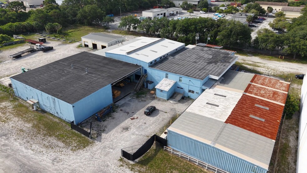 3340 Enterprise Rd, Fort Pierce, FL à vendre - Photo du bâtiment - Image 2 de 20