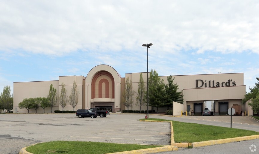 7401 Market St, Youngstown, OH for lease Building Photo- Image 1 of 7