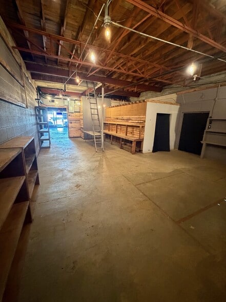 105 S Main St, Quitman, TX for sale - Interior Photo - Image 2 of 42