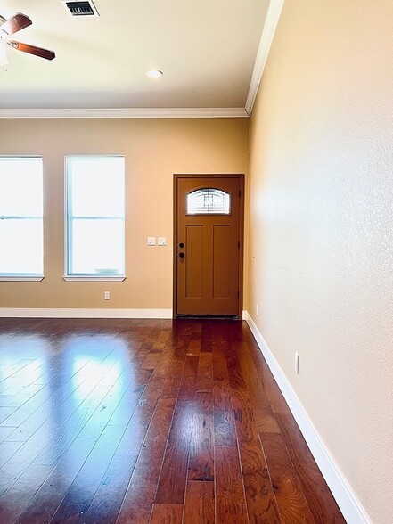 1417 W State Highway 71, La Grange, TX for lease - Building Photo - Image 3 of 22
