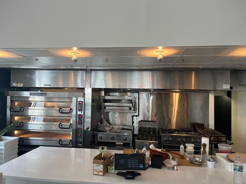 455 Rogers Ave, Brooklyn, NY for lease - Building Photo - Image 2 of 3