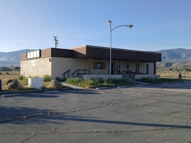 Plus de détails pour 32733 Highway 18, Lucerne Valley, CA - Commerce de détail à louer