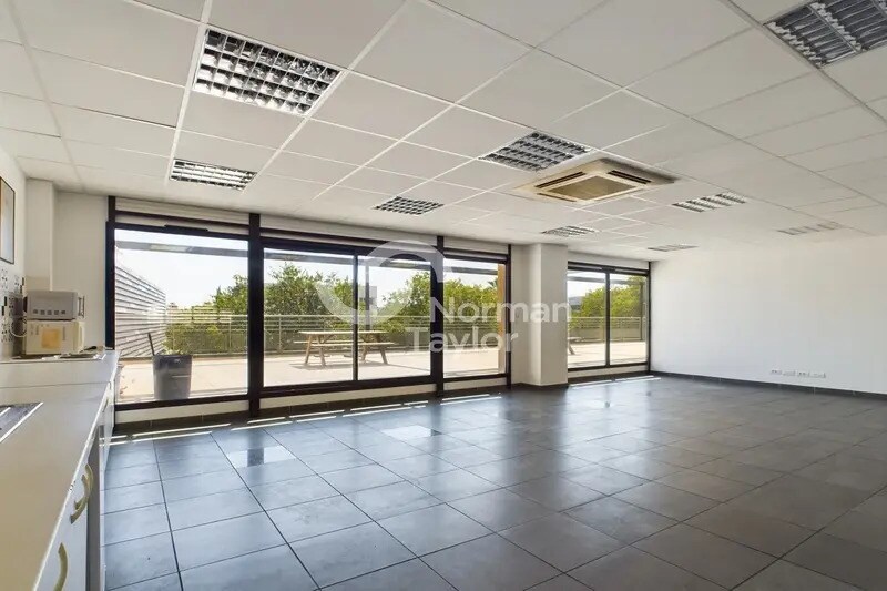 Office in Montpellier for lease - Building Photo - Image 3 of 9