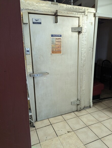 2760 Clairton Blvd, Pittsburgh, PA for lease - Building Photo - Image 3 of 8