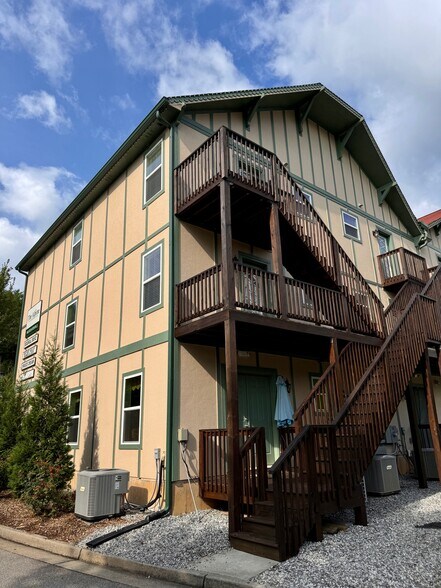 202 Narr Weg, Helen, GA à vendre - Photo du bâtiment - Image 3 de 21