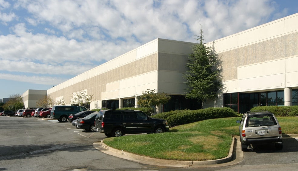 1640 Airport Rd, Kennesaw, GA à louer - Photo du bâtiment - Image 3 de 11