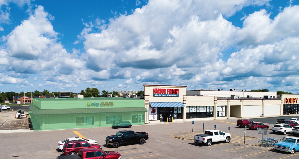 1720-1742 E Madison Ave, Mankato, MN à louer - Photo du bâtiment - Image 1 de 3