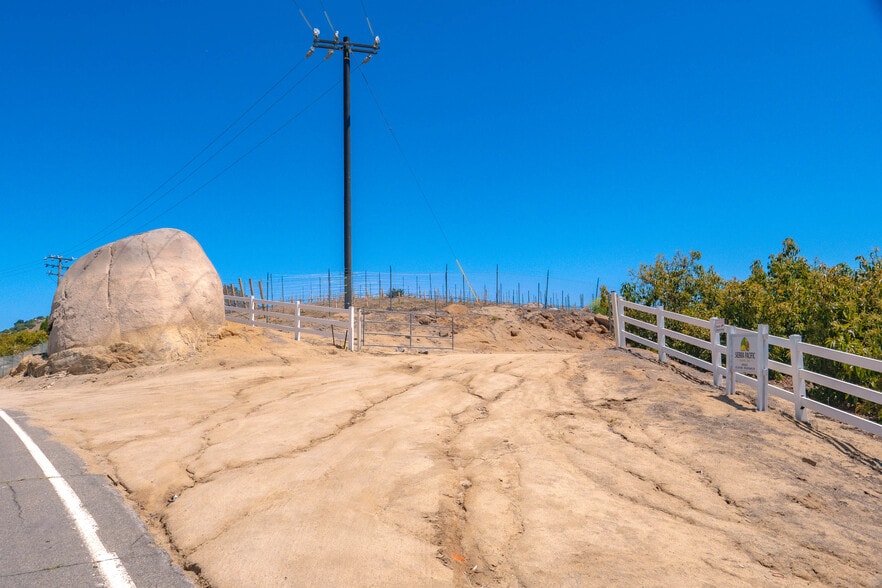 2526 Camaron Rd, Temecula, CA à vendre - Photo du bâtiment - Image 2 de 14