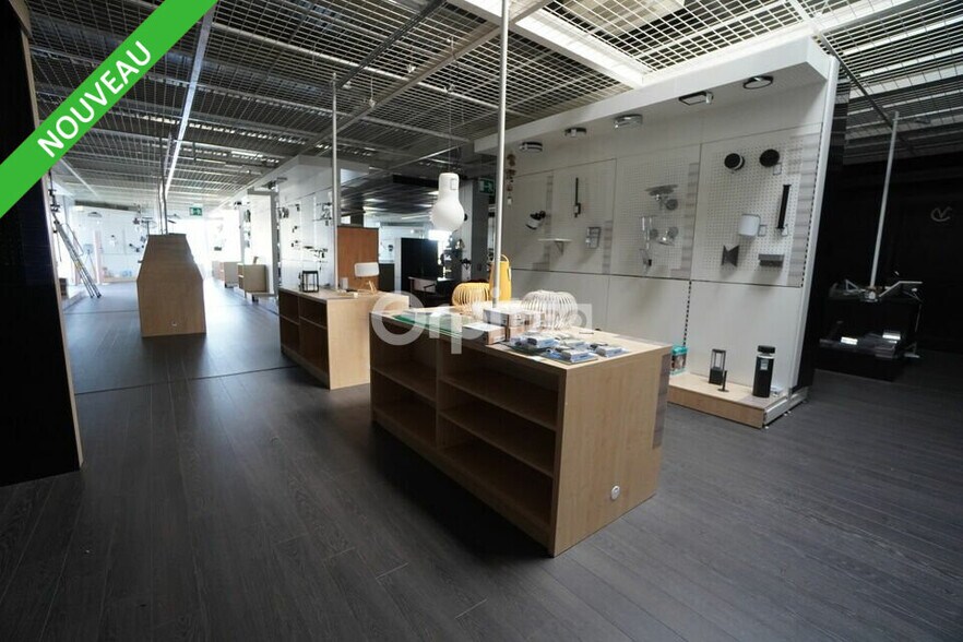 Retail in Quetigny for lease - Interior Photo - Image 3 of 8