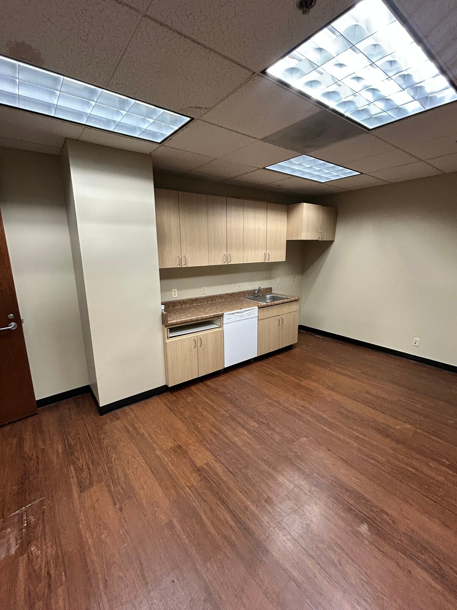 4300 Long Beach Blvd, Long Beach, CA for lease Interior Photo- Image 1 of 4
