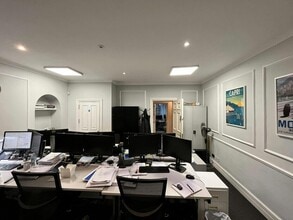 4 Hill St, London for lease Interior Photo- Image 2 of 10