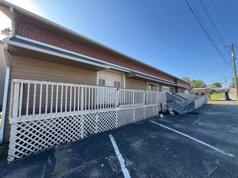 110 S Main St, Brookville, IN à vendre - Photo du bâtiment - Image 2 de 29