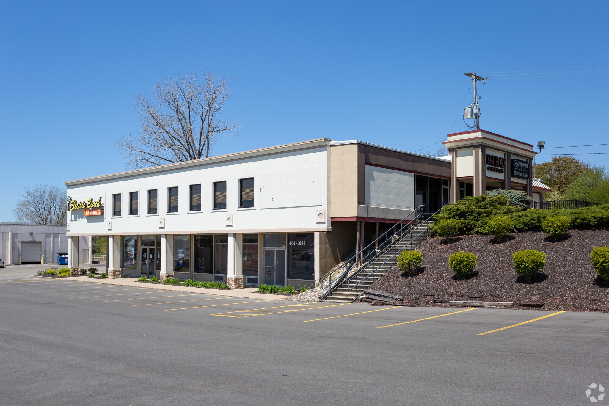 2739 Breton Rd SE, Grand Rapids, MI for sale Primary Photo- Image 1 of 12