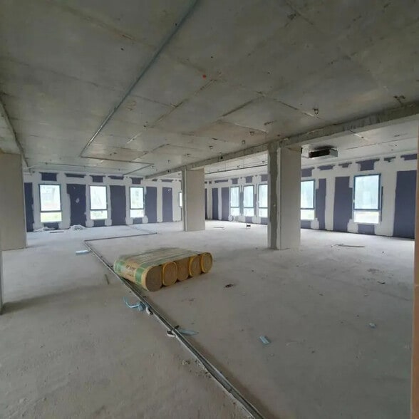 Office in Voiron for lease - Building Photo - Image 2 of 11