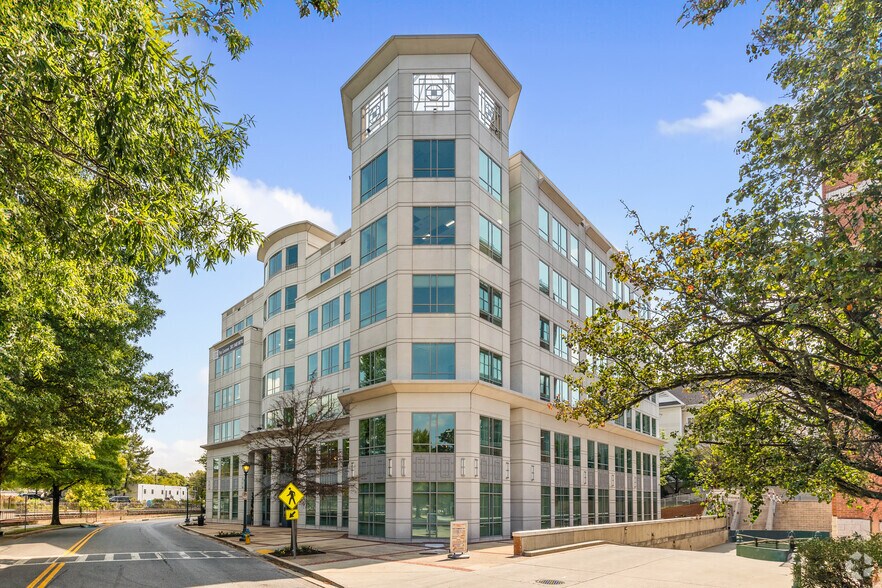 21 Church St, Rockville, MD à louer - Photo du bâtiment - Image 1 de 24