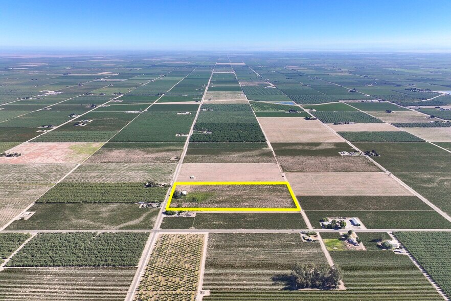 1128 N Trinity Ave, Kerman, CA for sale - Primary Photo - Image 1 of 4