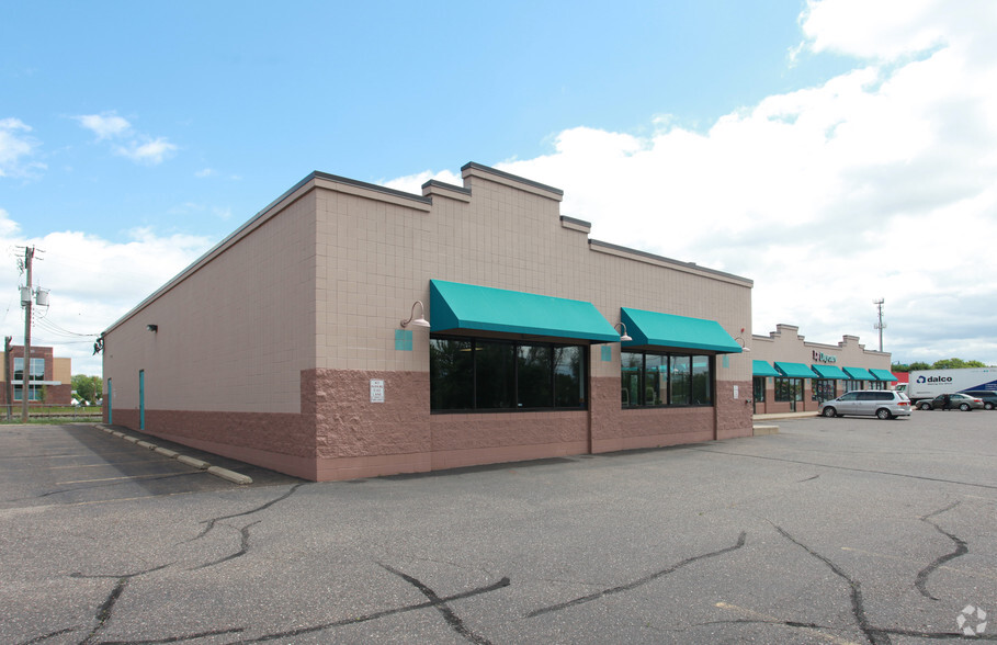 6226-6244 Bass Lake Rd, Crystal, MN for lease - Building Photo - Image 2 of 2