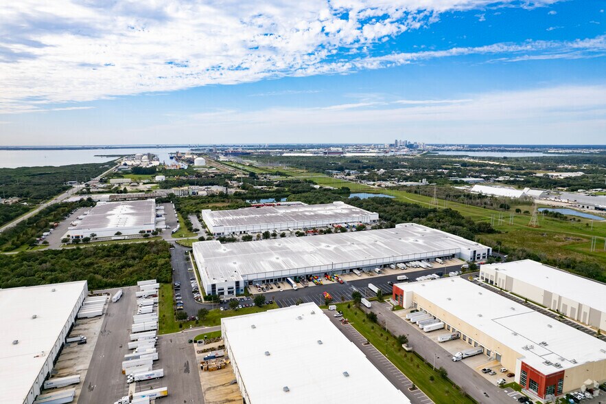 4406 Madison Industrial Ln, Tampa, FL à louer - Photo du bâtiment - Image 3 de 4