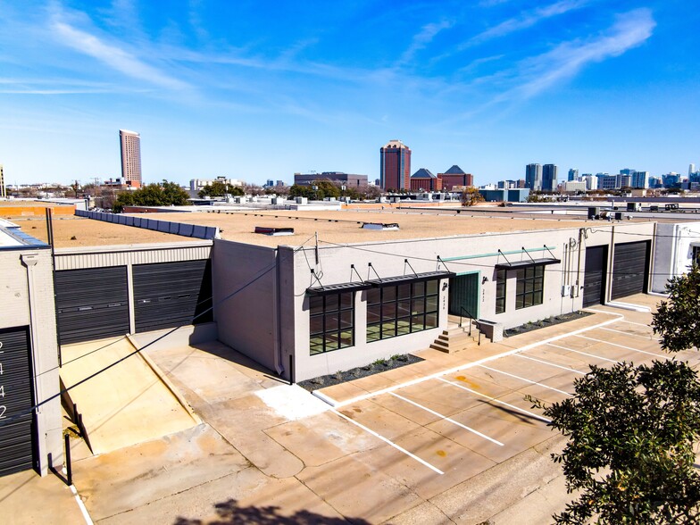 2432-2448 Irving Blvd, Dallas, TX for lease - Building Photo - Image 1 of 16