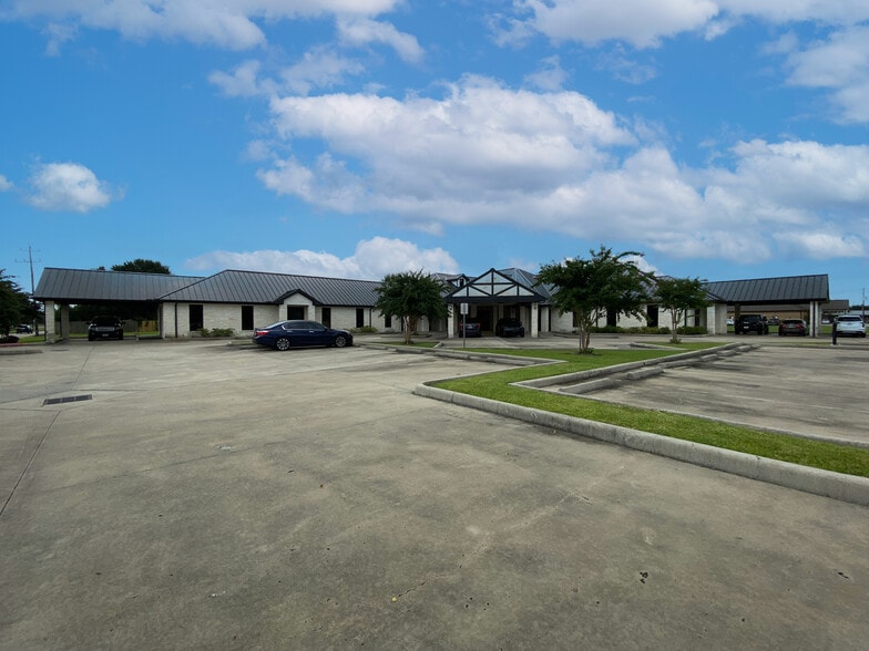 2307 W Baker Rd, Baytown, TX for lease - Primary Photo - Image 1 of 13