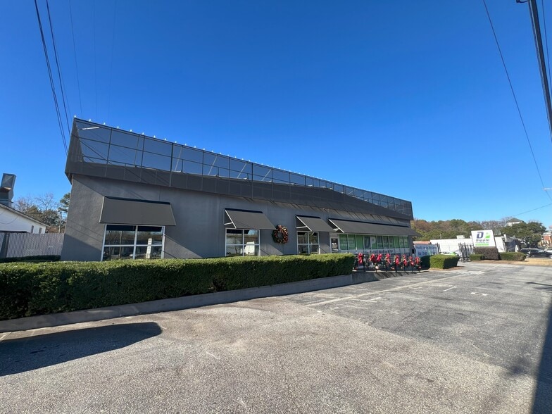211 N Pleasantburg Dr, Greenville, SC à louer - Photo du bâtiment - Image 2 de 37