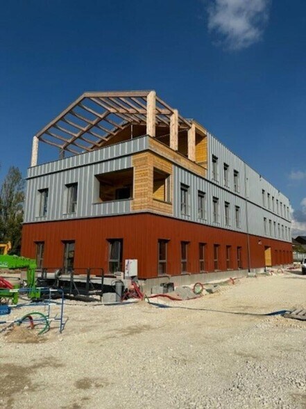 Office in Quetigny for lease - Building Photo - Image 3 of 12