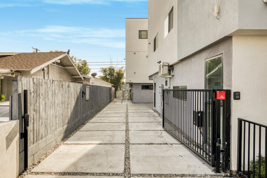 5456 Barton Ave, Los Angeles, CA for sale - Building Photo - Image 3 of 18