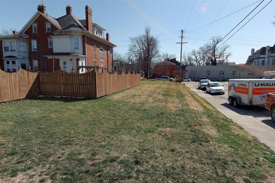 838 Bryden Rd, Columbus, OH à vendre - Photo du bâtiment - Image 2 de 2
