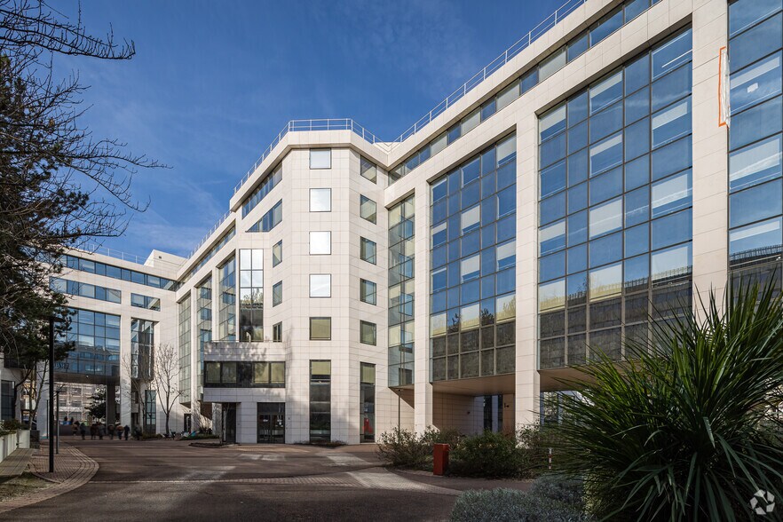 11-19 Rue De La Vanne, Montrouge à louer - Photo du bâtiment - Image 3 de 4