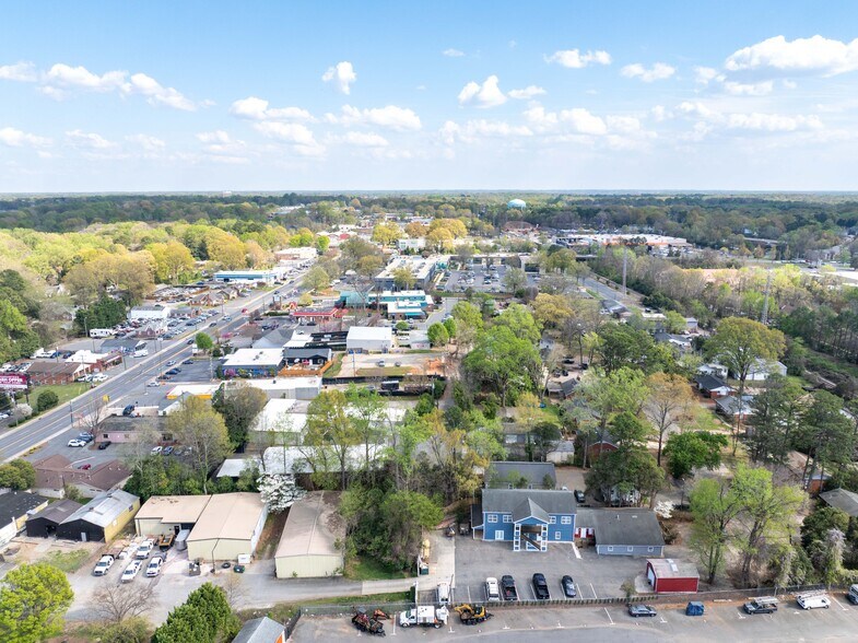 3801 Miriam Dr, Charlotte, NC à louer - Photo du bâtiment - Image 3 de 10