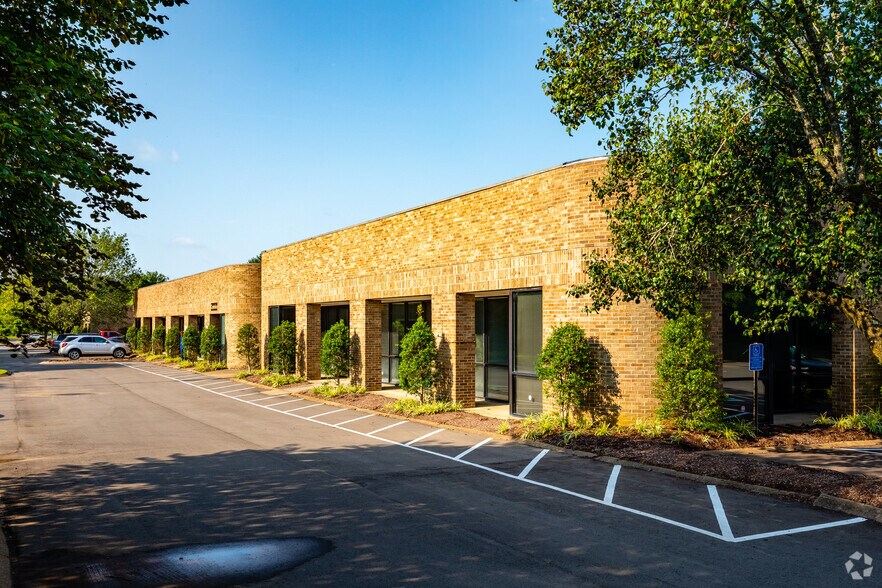 500 Wilson Pike Cir, Brentwood, TN à louer - Photo du bâtiment - Image 2 de 5