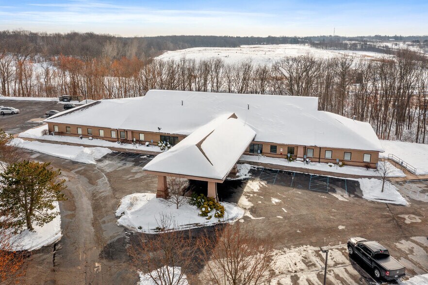 3322 Beltline Ct NE, Grand Rapids, MI à louer - Photo du bâtiment - Image 2 de 12