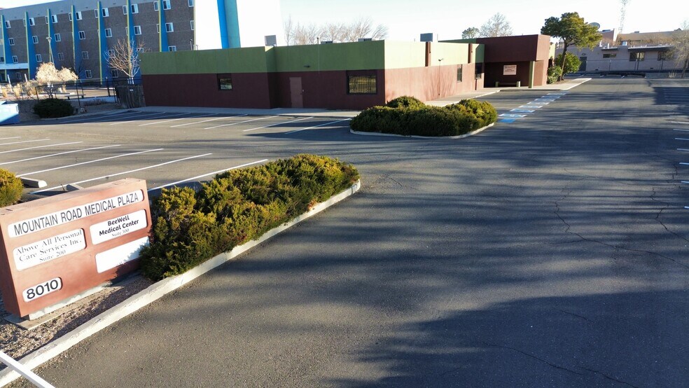 8010 Mountain Rd NE, Albuquerque, NM à louer - Photo du bâtiment - Image 2 de 13