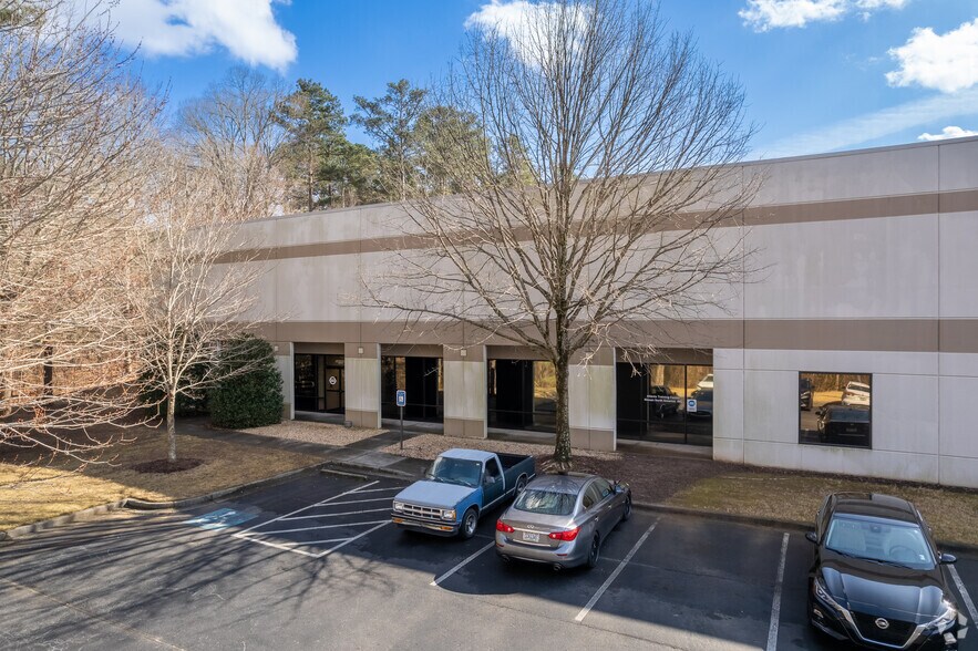 3960 Royal Dr NW, Kennesaw, GA à louer - Photo du bâtiment - Image 3 de 6