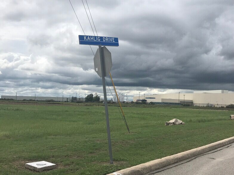 Kahlig Dr, Von Ormy, TX à vendre - Photo du bâtiment - Image 2 de 5